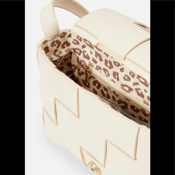 NWT JustFab Cream Weaved Faux Leather Shoulder Bag - Picture 14 of 16